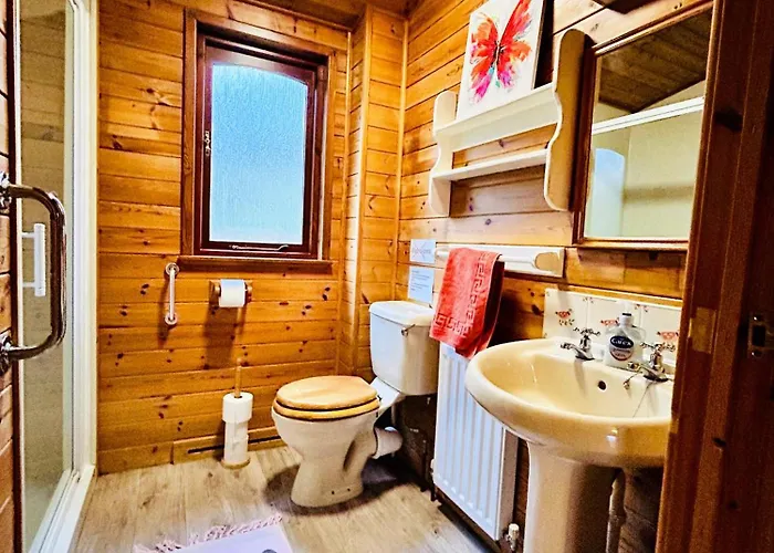 Wigeon Secluded Rustic Chalet