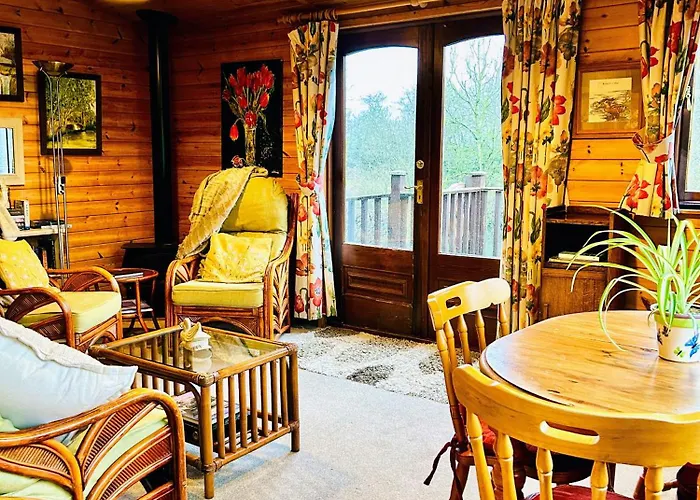 Chalet Wigeon Secluded Rustic