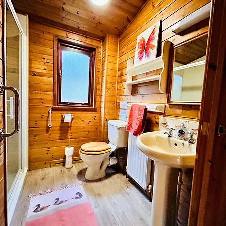 Wigeon Secluded Rustic Chalet