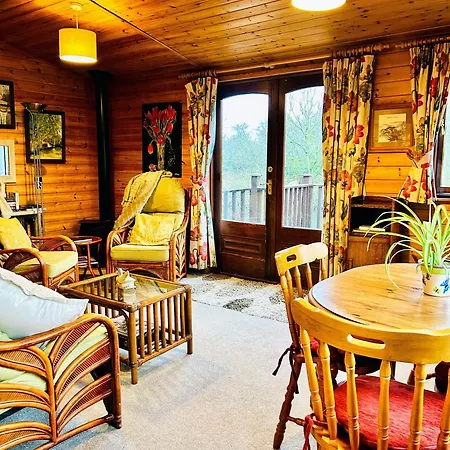 Chalet Wigeon Secluded Rustic