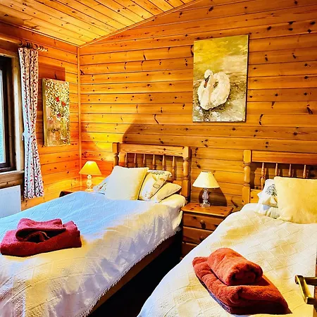 Chalet Wigeon Secluded Rustic *